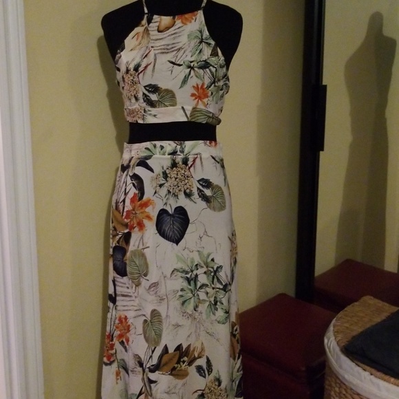 Boutique Dresses & Skirts - Hawaiian two piece halter and skirt set